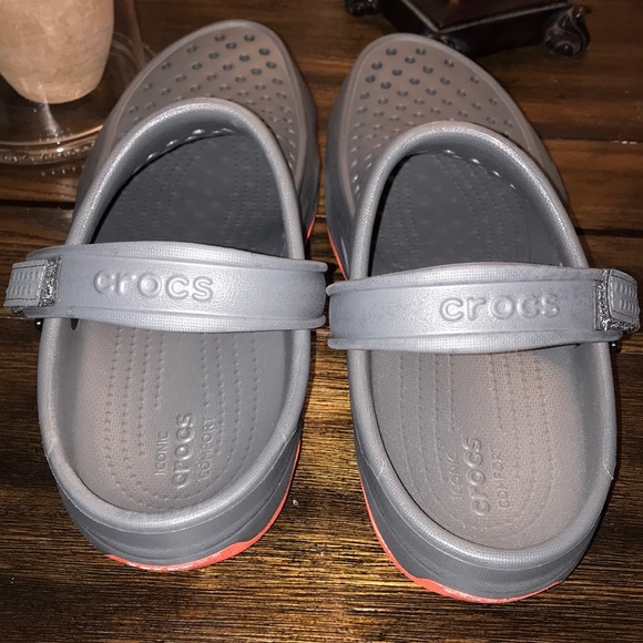 New  Deck 🐊 Crocs - Picture 7 of 8